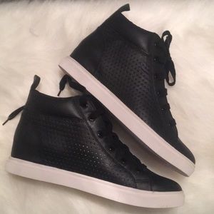 *BRAND NEW* STEVE MADDEN Adorable Tennies!